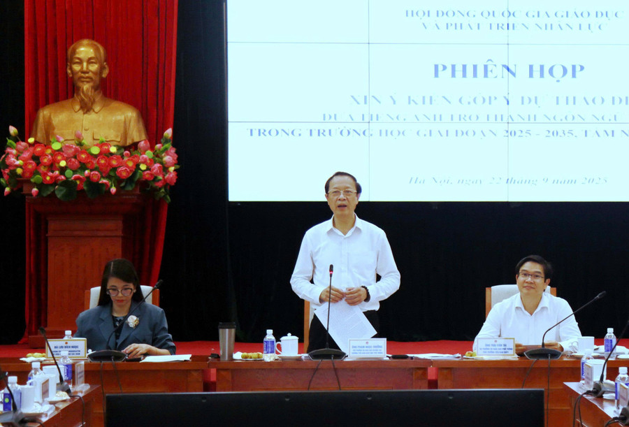 Thứ trưởng Thường trực Bộ GD&ĐT Phạm Ngọc Thưởng phát biểu tại phiên họp. tt-thuong1.jpg