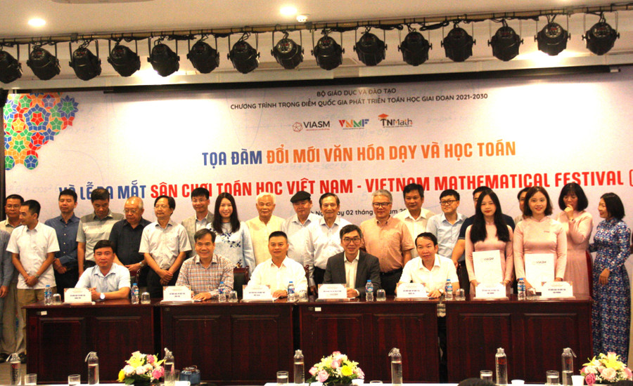Ký kết văn bản ghi nhớ hợp tác triển khai Sân chơi toán học Việt Nam giữa Viện Nghiên cứu cao cấp về Toán với các Sở GD&ĐT. img-3306.jpg