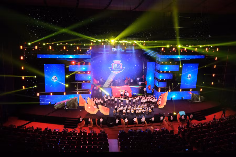 Sân khấu Chung kết D-Show 25 với những tiết mục được đầu tư công phu.