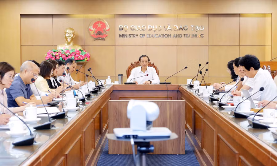 Thứ trưởng Phạm Ngọc Thưởng chủ trì buổi làm việc.