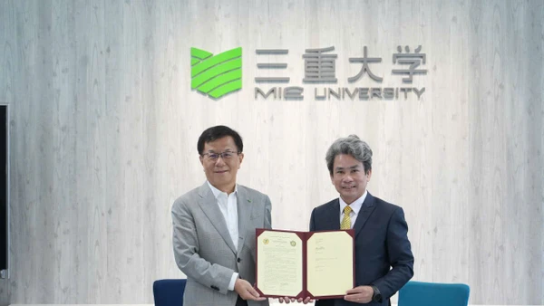 Hiệu trưởng Trường Đại học Sư phạm, Đại học Đà Nẵng ký kết hợp tác với Đại học Mie (Tsu City, Nhật Bản), trong đó có nội dung cử giảng viên giảng dạy, học tập học thuật và nghiên cứu chuyên đề. Ảnh: NTCC