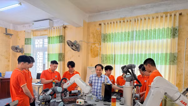 Trường Cao đẳng Công nghệ Hà Tĩnh đang ký kết hợp tác với gần 40 doanh nghiệp tạo điều kiện cho sinh viên tham quan, học tập.