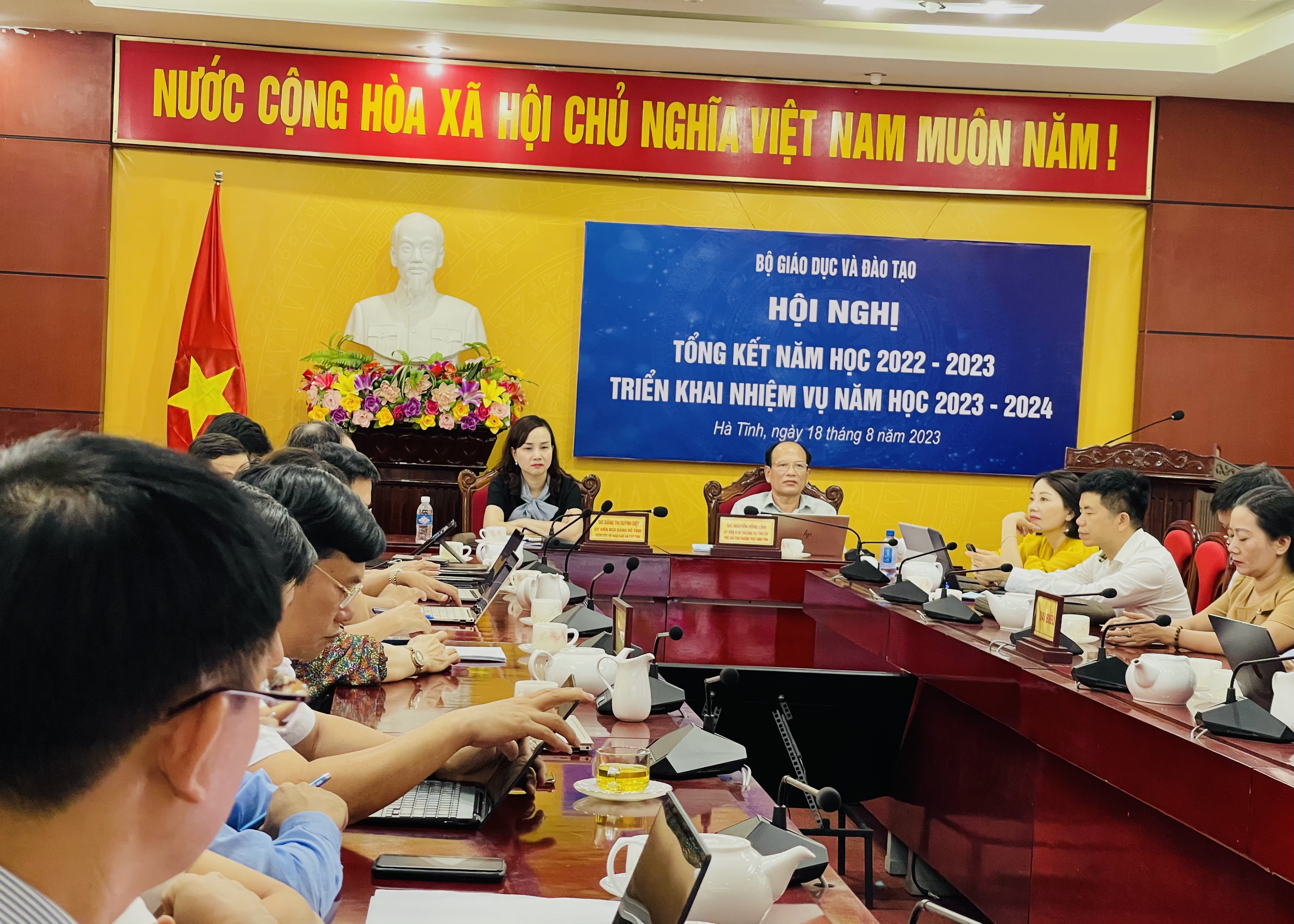 Các đại biểu tham dự Hội nghị trực tuyến tại điểm cầu Hà Tĩnh.