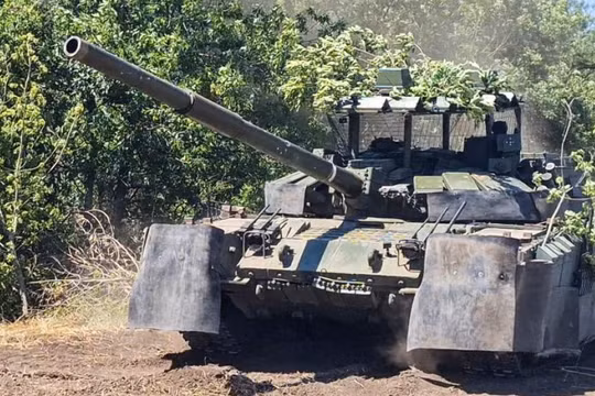 Vì sao hệ thống Arena-M nâng cấp không thể cứu xe tăng T-72B3A khỏi FPV Ukraine?