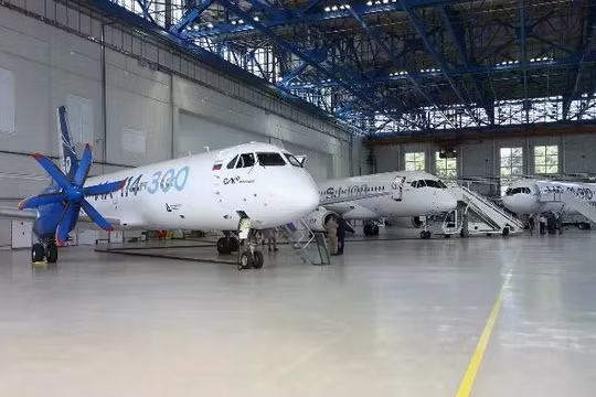 Ông Putin được giới thiệu các mẫu máy bay 'vượt trội nhập khẩu' của Nga