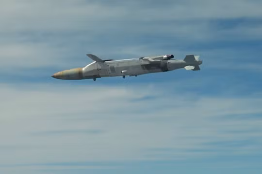 Bom lượn JDAM LR tầm xa lên tới... 550km đã được đưa vào sản xuất