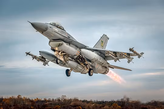 Tướng Mỹ xác nhận F-16 Ukraine lần đầu bắn hạ Su-35 Nga trong không chiến