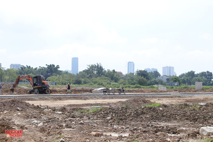 Các chuyên gia cũng lưu ý, người có nhu cầu mua nhà ở, nhà đầu tư cần thận trọng khi đặt cọc, đặt chỗ, góp vốn đối với các bất động sản hình thành trong tương lai. Cần tìm hiểu kỹ pháp lý của dự án, uy tín của chủ đầu tư và cần phải tuân thủ pháp luật về huy động vốn để tránh những rủi ro không đáng có có thể xảy ra trong tương lai. img-7379-copy.jpg