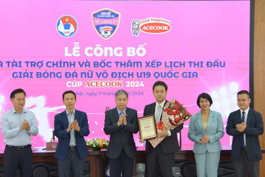 vff boc tham bong da nu-3663.jpg