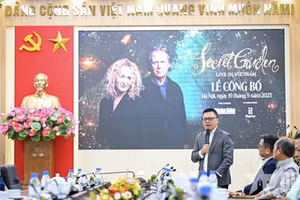 Ông Lê Quốc Minh, Tổng biên tập Báo Nhân Dân cho biết, "Secret Garden Live in Vietnam" nối dài sứ mệnh đưa âm nhạc đỉnh cao của thế giới tới Việt Nam.