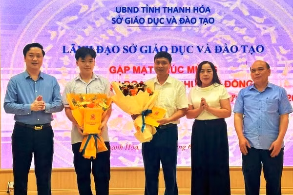 Khen thưởng học sinh đoạt HCĐ Olympic Toán châu Á - Thái Bình Dương
