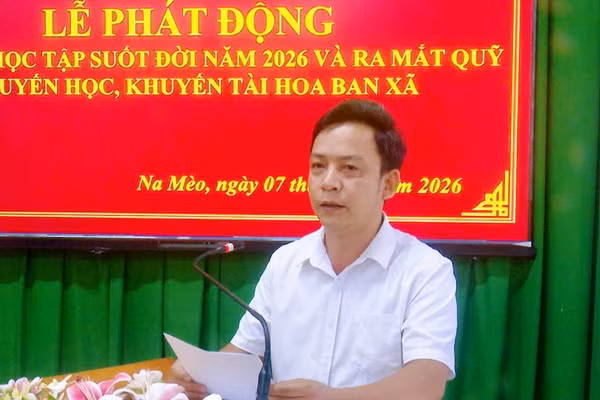 Ông Lê Văn Thơ, Phó Chủ tịch UBND xã Na Mèo phát biểu lời khai mạc tại buổi lễ.