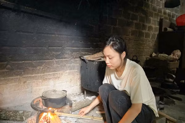 Em Phạm Thị Như Quỳnh, ở bản Pu, xã Trung Thành (Thanh Hóa).
