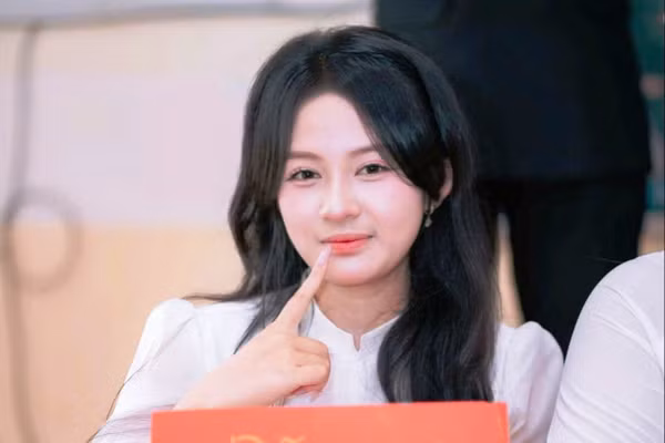 Nữ sinh Trịnh Thị Dịu. Ảnh: NVCC