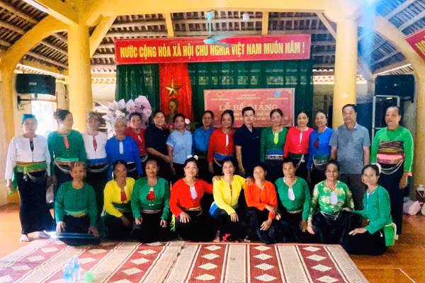 Lễ bế giảng lớp đào tạo nghề theo Chương trình MTQG tại xã Thạch Quảng (Thanh Hóa). Ảnh: Đỗ Quân