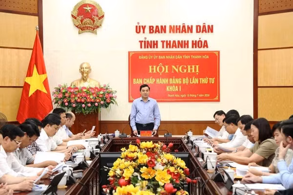 Ông Nguyễn Hoài Anh, Ủy viên Trung ương Đảng, Phó Bí thư Tỉnh ủy, Bí thư Đảng ủy, Chủ tịch UBND tỉnh Thanh Hóa phát biểu tại hội nghị. Ảnh: Phong Sắc