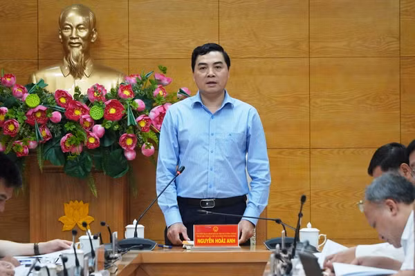 Ông Nguyễn Hoài Anh - Chủ tịch UBND tỉnh Thanh Hóa chủ trì hội nghị. Ảnh: Phong Sắc