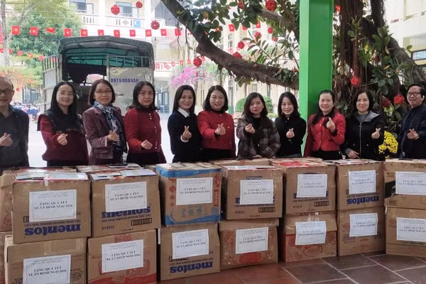 Hàng trăm suất quà Tết được gửi từ Trường Tiểu học Điện Biên 2 (phường Hạc Thành, Thanh Hóa).