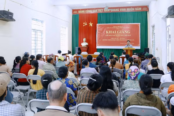 UBND xã Trung Lý tổ chức Khai giảng lớp dạy nghề mây tre đan cho người dân.
