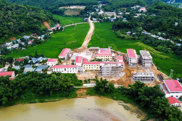 Trường Phổ thông nội trú TH&THCS Tam Lư, nhìn từ trên cao.