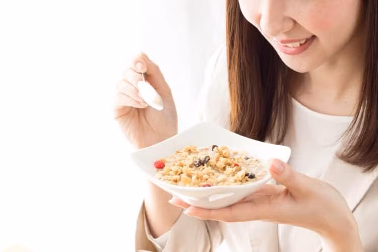 Ngũ cốc chứa một lượng lớn carbohydrate phức hợp, giúp tăng cường sản xuất serotonin – hormone giúp thư giãn và thúc đẩy giấc ngủ. oc cho 8.jpg