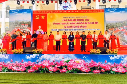 Lễ cắt băng khánh thành Trường Phổ thông nội trú Tiểu học và THCS Yên Khương (Thanh Hóa) sáng ngày 5/9.
