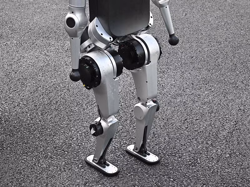 chum-anh-robot-hinh-nguoi-tham-gia-chay-ban-marathon-dau-tien-tren-the-gioi-5.jpg