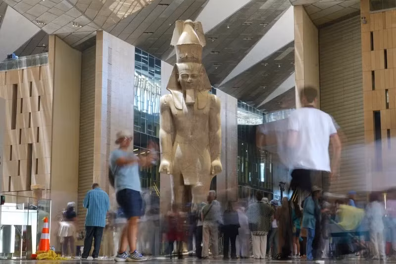 can-canh-bao-tang-khong-lo-chua-hon-50000-co-vat-ben-kim-tu-thap-giza.jpg