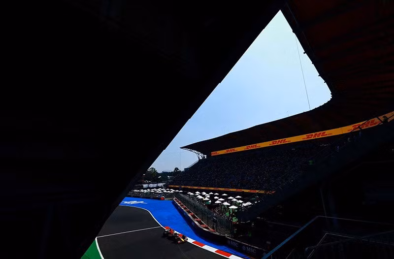 Arvid Lindblad lái xe Red Bull F1 trong buổi tập tại Mexico City ngày 24/10. chum-anh-noi-bat-trong-tuan-021105-016.jpg