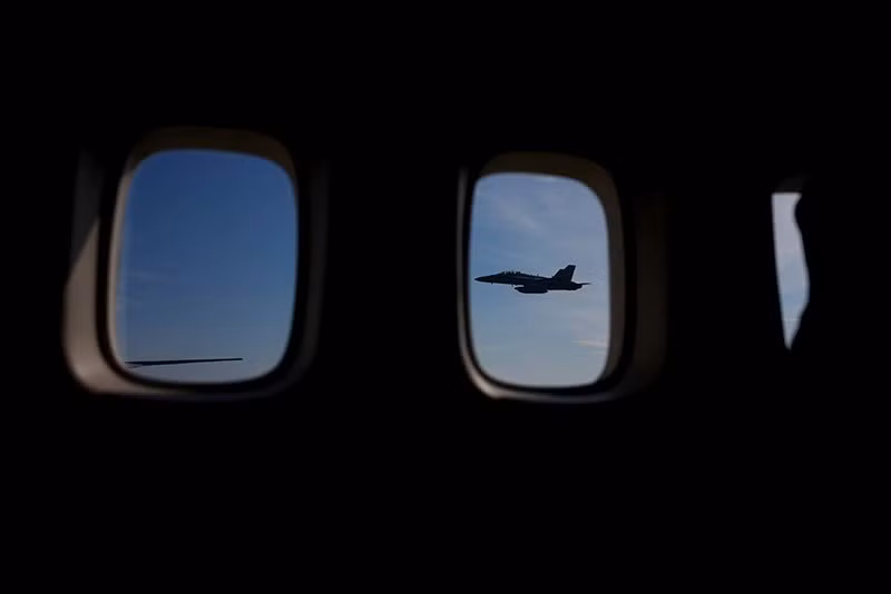 Máy bay chiến đấu Malaysia hộ tống Air Force One đến Kuala Lumpur ngày 26/10. chum-anh-noi-bat-trong-tuan-021105-021.jpg