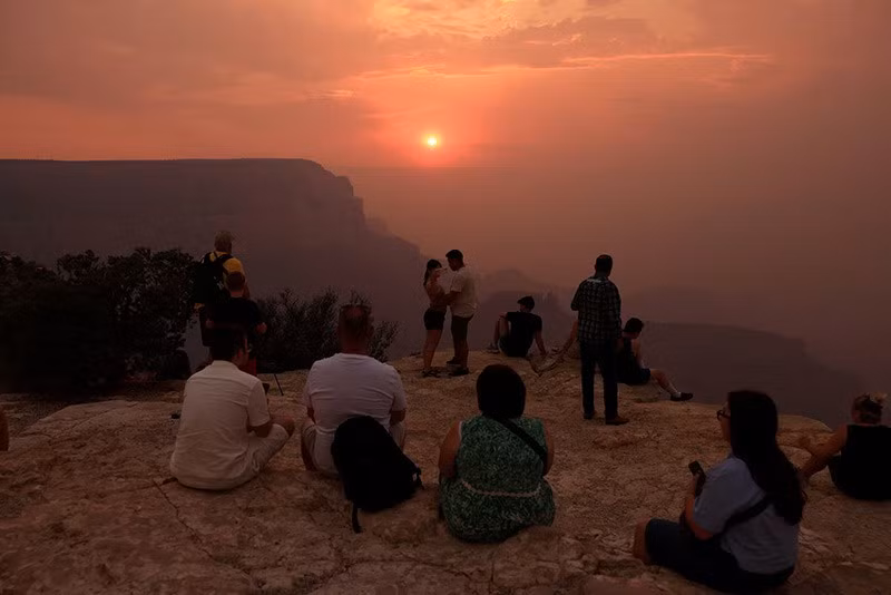 chum-anh-linh-cuu-hoa-chien-dau-voi-chay-rung-o-grand-canyon-02.jpg