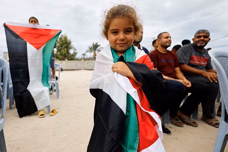 chum-anh-nguoi-dan-israel-va-gaza-an-mung-sau-lenh-ngung-ban-02.jpg
