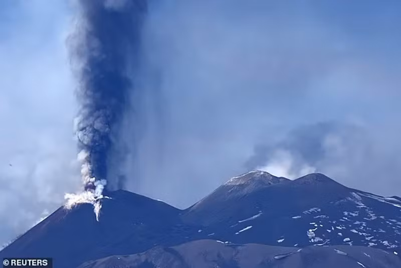 chum-anh-nui-lua-etna-phun-trao-0605-013.jpg