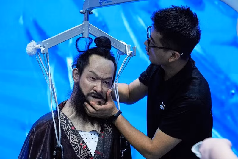chum-anh-trung-tam-mua-sam-robot-o-trung-quoc-03.jpg