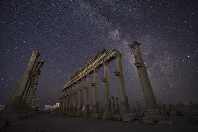 Tàn tích thành phố cổ Palmyra dưới bầu trời đầy sao ở Syria chum-anh-ve-dep-co-kinh-tan-tich-palmyra-syria-013.jpg
