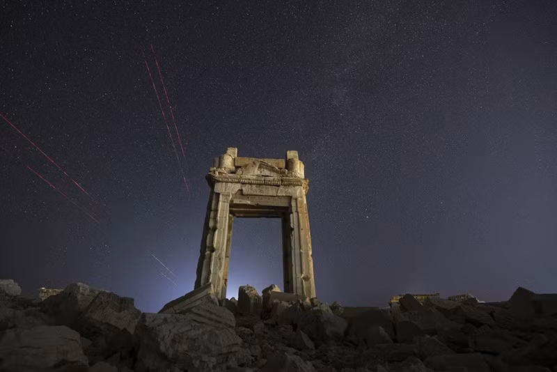 Di sản Thế giới được UNESCO công nhận này đã bị tàn phá trong cuộc nội chiến Syria và bị chiến binh khủng bố IS tàn phá nặng nề, nhưng vẫn còn tồn tại đến ngày nay. chum-anh-ve-dep-co-kinh-tan-tich-palmyra-syria-04.jpg