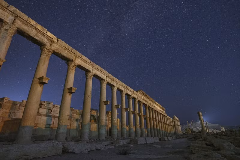 Từng là thủ đô của một quốc gia chư hầu La Mã dưới thời Nữ hoàng Zenobia, Palmyra từng là một trung tâm quan trọng trên Con đường Tơ lụa nối liền Rome và Châu Á. chum-anh-ve-dep-co-kinh-tan-tich-palmyra-syria-03.jpg