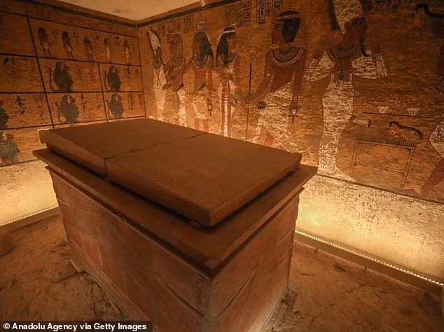 bi-an-lang-mo-tutankhamun-3300-nam-tuoi-dung-truoc-nguy-co-sup-do-4.jpg