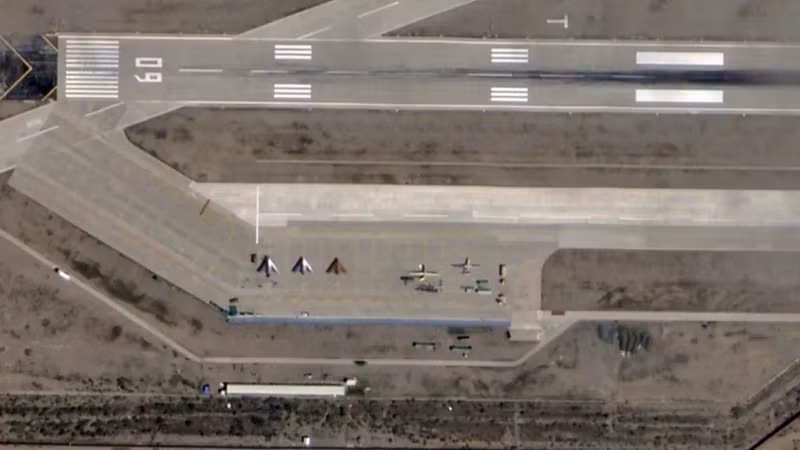 Không có thông tin về vũ khí, tầm bay, cảm biến hay hệ thống dẫn đường vệ tinh trong video. uav-tang-hinh-buoc-vao-huan-luyen-thuc-te-he-lo-chien-luoc-khong-chien-moi-5.jpg