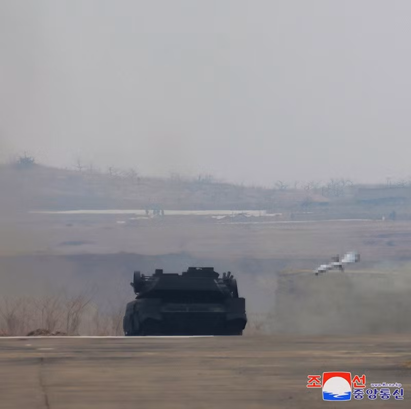 ong-kim-jong-un-chi-dao-cong-tac-nghien-cuu-uav-09.jpg