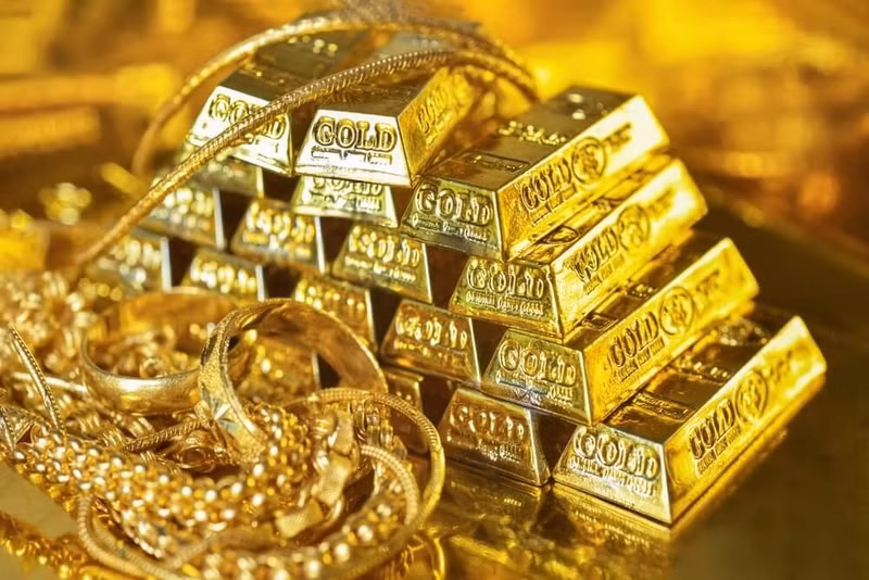 Ông nhận định tình trạng bất định gây lo lắng trên thị trường tài chính, dẫn tới nhu cầu tăng đối với tài sản phòng hộ, trong đó chủ yếu là vàng. vang-7.jpg