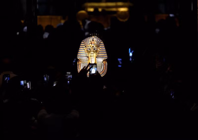 chum-anh-ben-trong-kho-bau-cua-vua-tutankhamun-1105-03.jpg