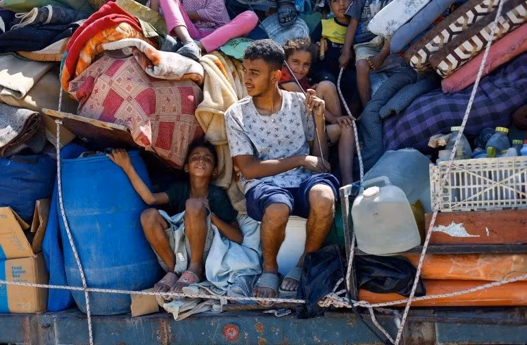 chum-anh-israel-tan-cong-tren-bo-thanh-pho-gaza-0905-9.jpg