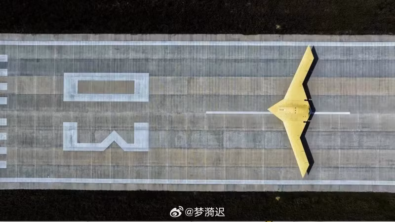 ro-ri-uav-khong-lo-cua-trung-quoc-sai-canh-ngang-ngua-b-2-my-4.jpg