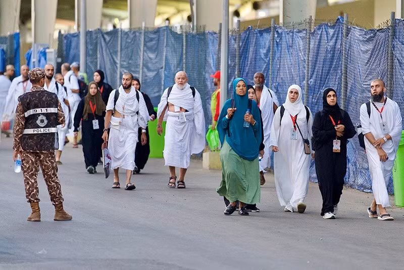 Hajj năm nay diễn ra từ ngày 4-9/6, tương ứng với tháng Dhul Hijjah trong lịch Hồi giáo. chum-anh-hanh-trinh-den-mecca-0605-05.jpg