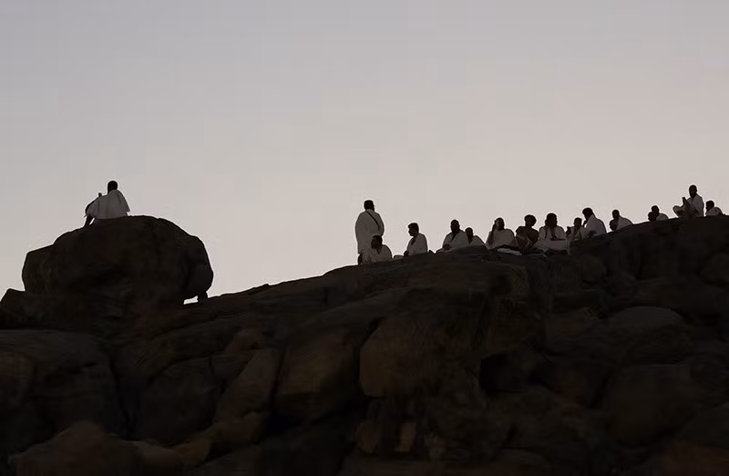 Nhiệt độ tại Mecca trong thời gian Hajj có thể vượt quá 40°C, khiến việc tham gia các nghi lễ trở nên khó khăn. chum-anh-hanh-trinh-den-mecca-0605-06.jpg