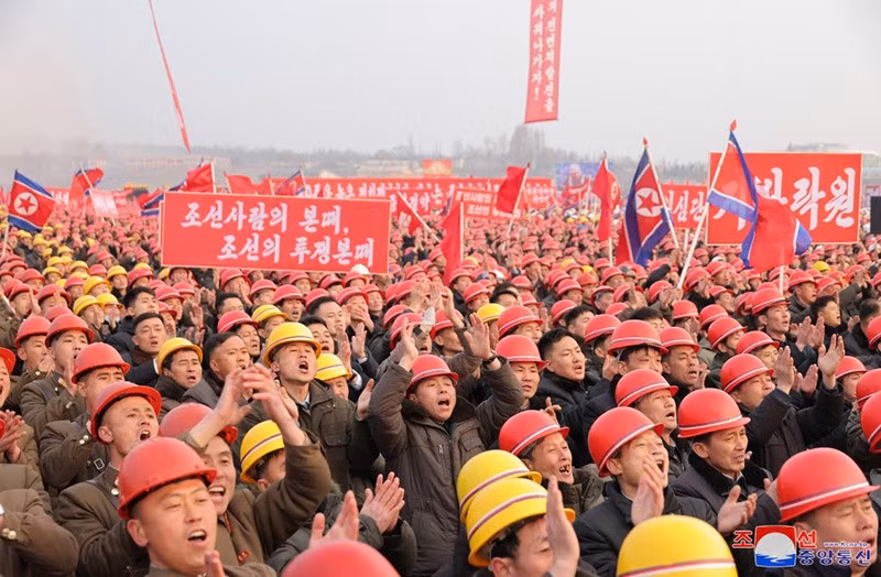 ong-kim-jong-un-khoi-cong-du-an-can-ho-hwasong-017.jpg