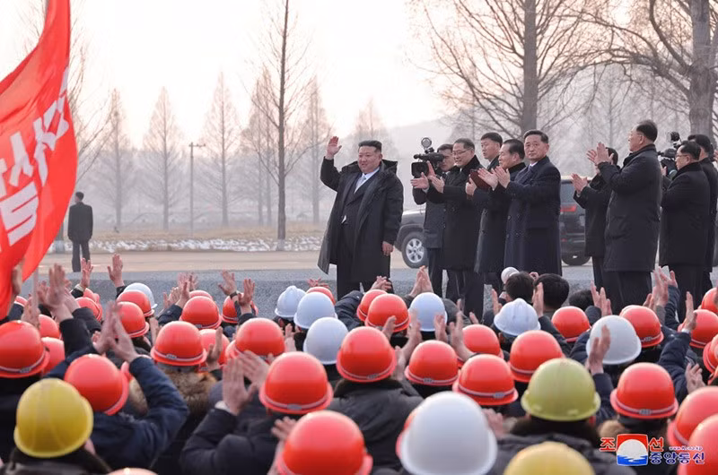 ong-kim-jong-un-khoi-cong-du-an-can-ho-hwasong-020.jpg