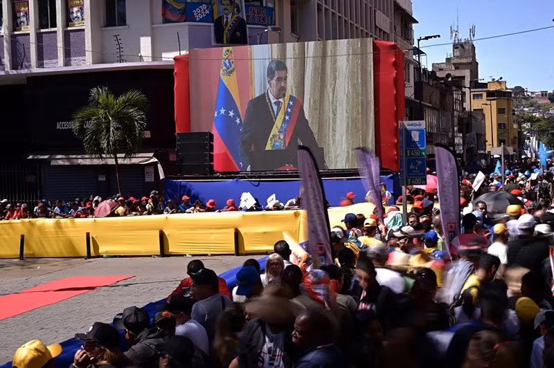 chum-anh-tong-thong-venezuela-maduro-bat-dau-nhiem-ky-thu-3-06.jpg
