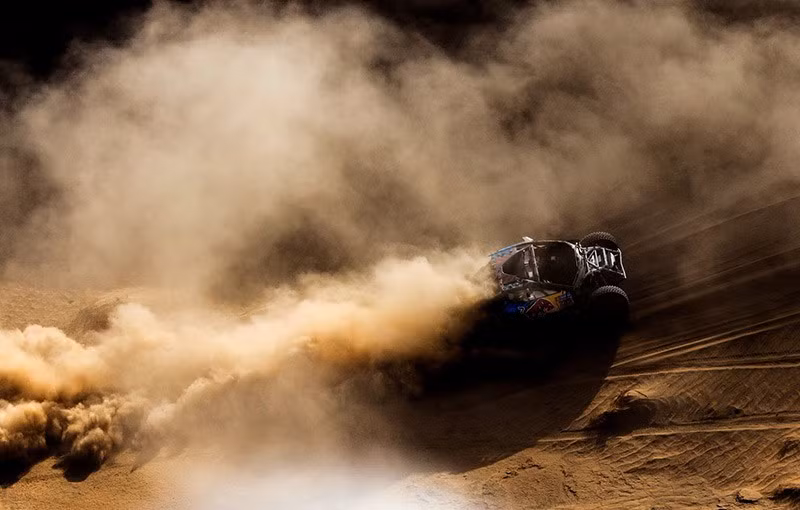 Carlos Sainz và Lucas Cruz của Ford M-Sport đang hoạt động trong Chặng 2 của Giải đua xe Dakar Rally, Ảnh: REUTERS/Maxim Shemetov chum-anh-giai-dua-xe-dakar-rally-2025-02.jpg